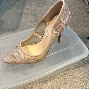 Jessica Simpson nude/pinkish pumps